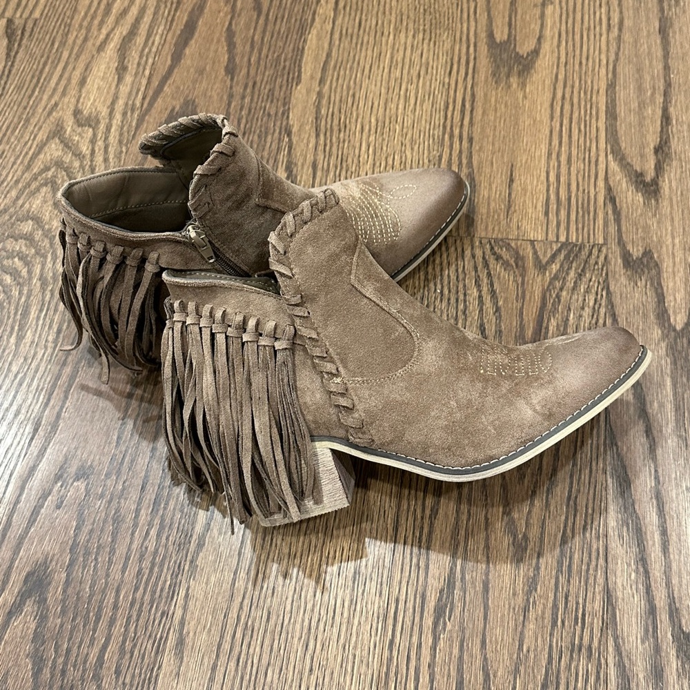 Natural Reflections Taupe Tassel Booties